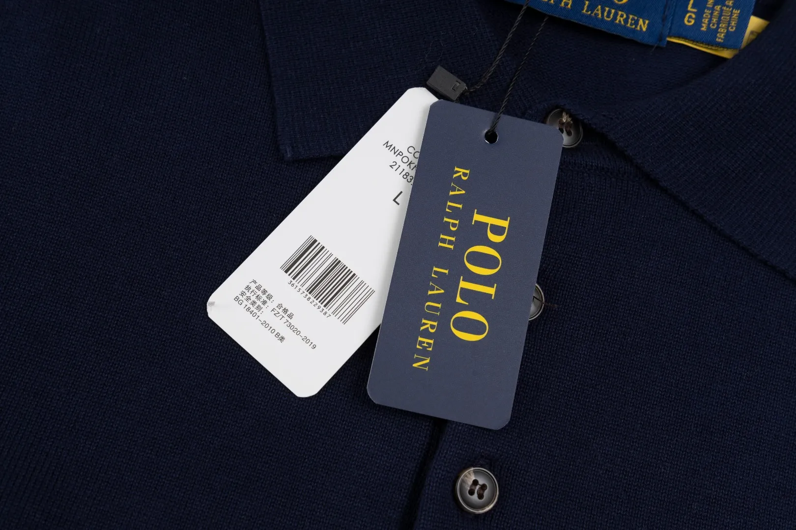 P206 Style number: R07 Ralph Lauren knitted pony embroidered lapel polo shirt three-button pullover open chest long-sleeved sweater. Official website synchronized. Same style for men and women. Classic cotton yarn. 100% white cotton. High-quality goods. Classic style has always been very popular! The workmanship details are very good! The simple lapel polo pullover sweater is always the standard, with classic brand embroidery on the chest! All major stars have the same style! Best for couples. High quality goods! Xinjiang cotton micro-elastic and smooth fabric is of great quality. Pure cotton is soft and skin-friendly. Color #White Blue Gray Dark Gray Khaki Military Green Navy White Label Navy Blue Red Label Black Red Label Black White Label Pink Size#S M L